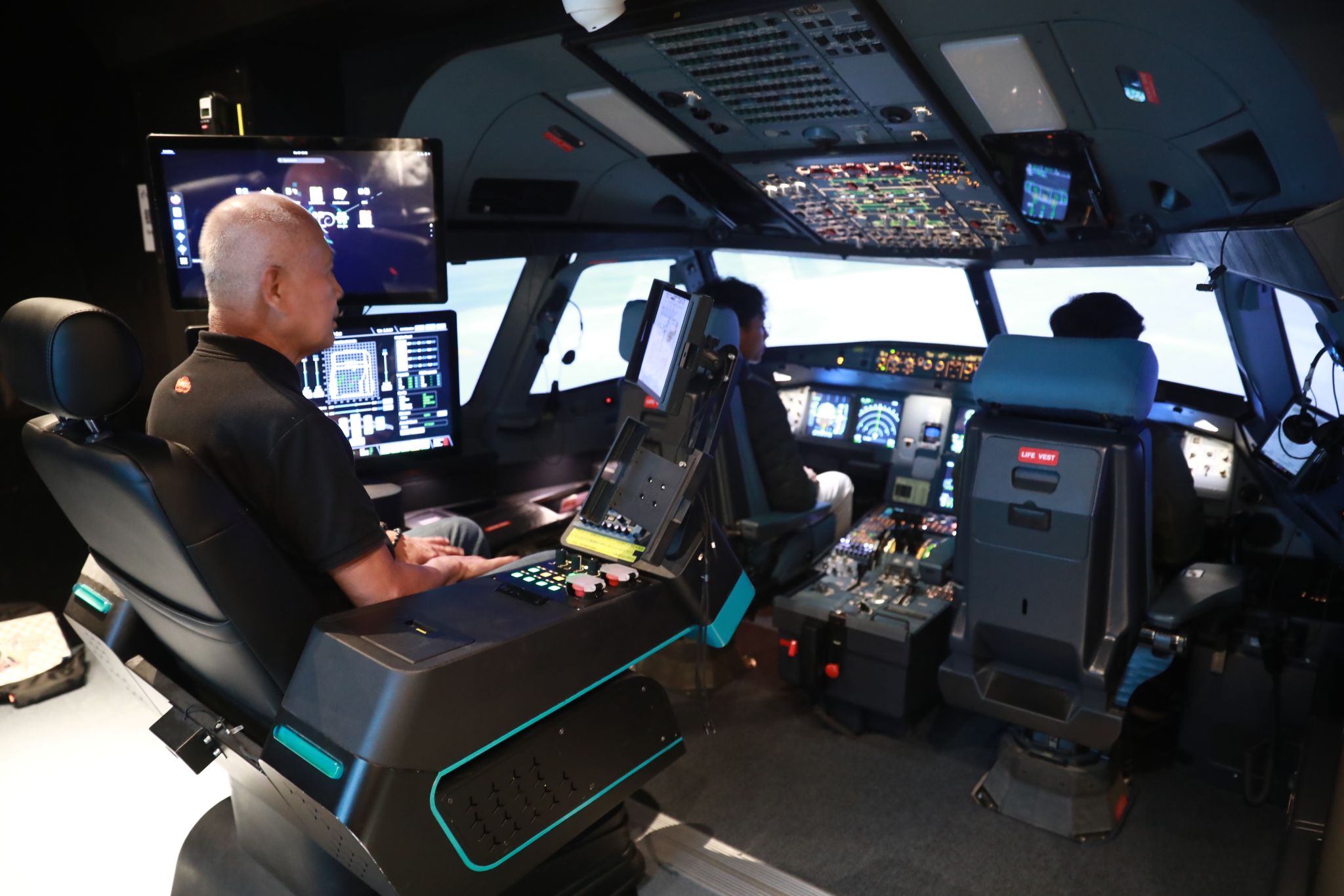 Flybest in A320 Cockpit Changsha